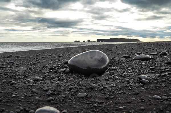 islande vik Reynisfjara plage sable cendre noir falaise