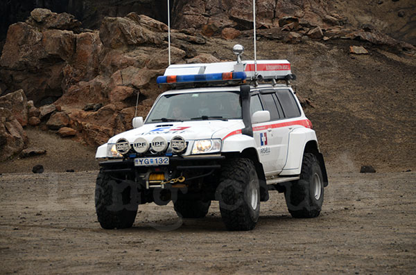 islande route f88 refuge de drekagil volcan cratère askja voiture super jeep de secours urgence 112