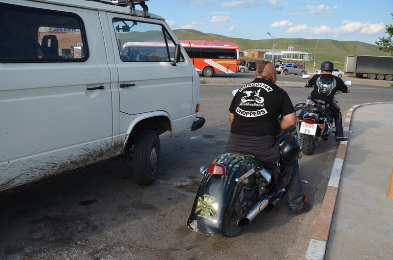 russie mongolie par la route vw t3 syncro transporter volkswagen moto motards harley davidson bikers choppers mongolian