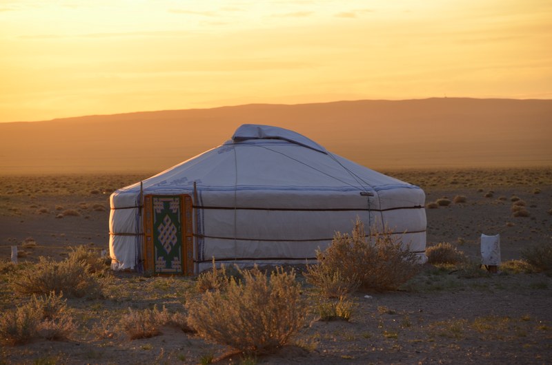 russie mongolie par la route desert gobi dunes khonogoryn els montagne ger yourte