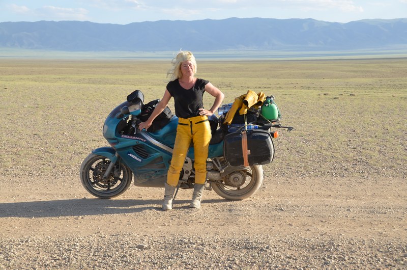 russie mongolie par la route desert gobi piste moto veronica feeling