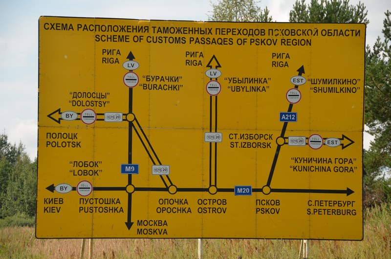 russie mongolie par la route panneau routier directions cyrillique