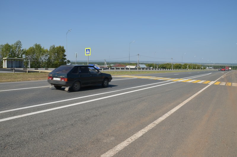 russie mongolie par la route autoroute camions voitures circulation pedestrian