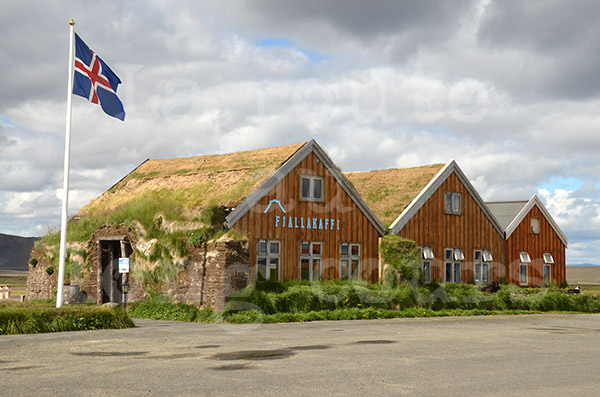 islande route f910 modrudalur village maisons traditionnelles toit en tourbe