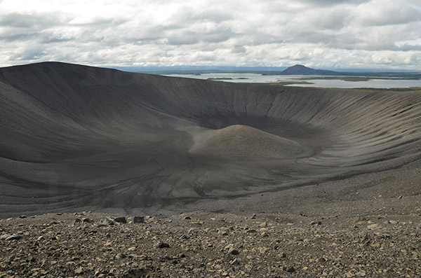 islande lac myvatn volcan hverfell cratère
