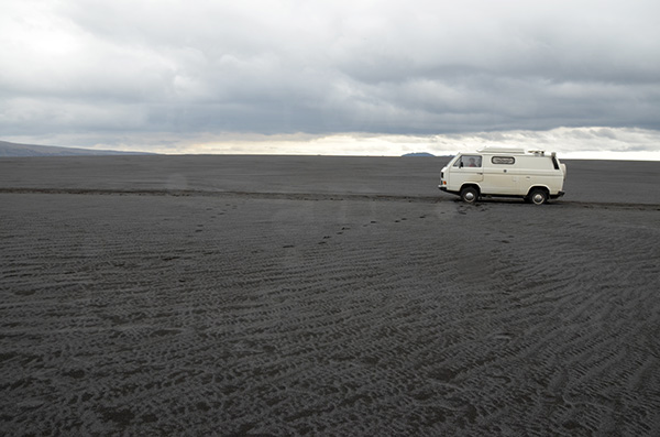islande route f910 volcan cratère askja cendre noire désert vw t3 volkswagen transporter syncro