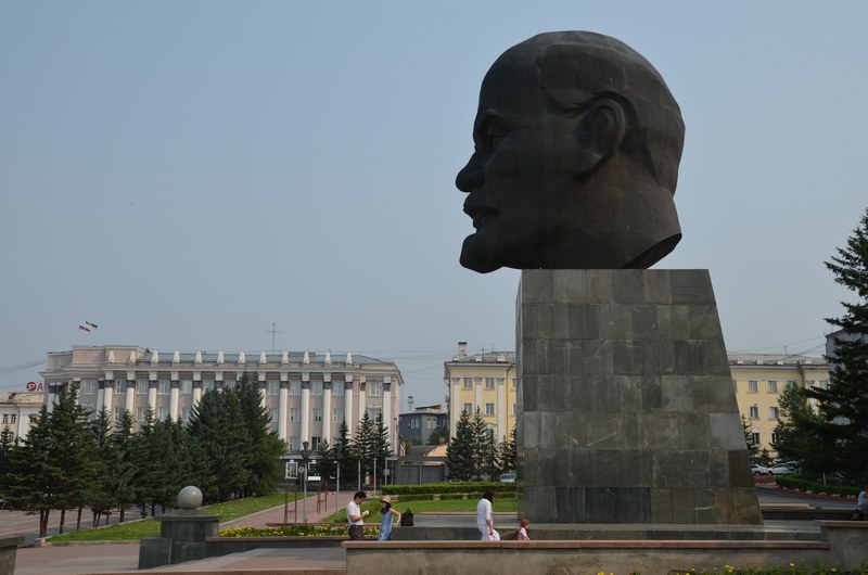 russie mongolie par la route sibérie oulan oude statue de Lenine