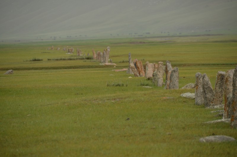 russie mongolie par la route archeologie alignement mégalithique