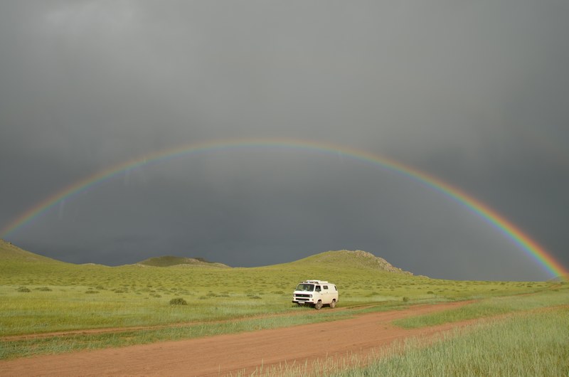 russie mongolie par la route vw T3 volkswagen transporter syncro piste orage arc en ciel couleurs piste