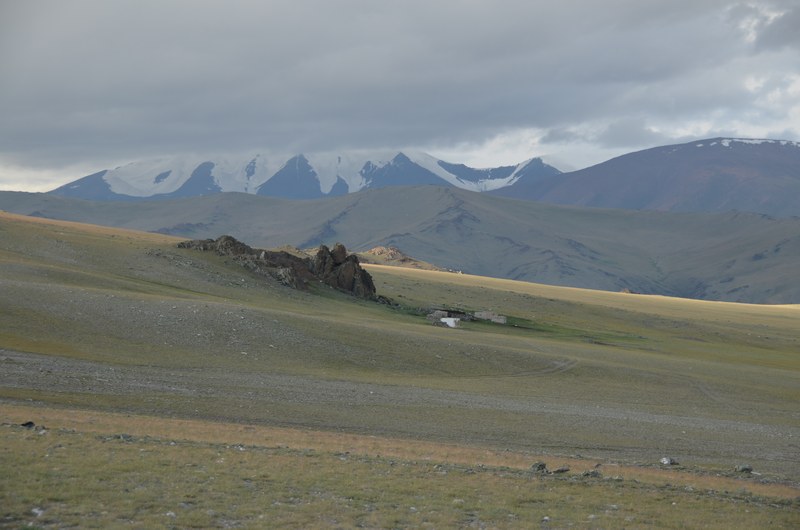 russie mongolie par la route montagne altai altaï neige