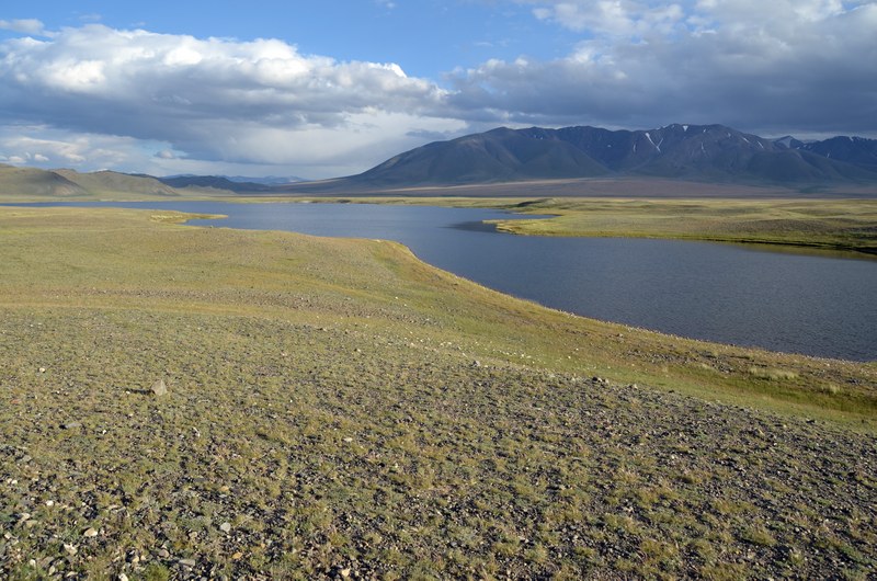 russie mongolie par la route montagne altai altaï neige lac étang